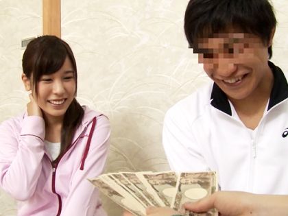 SEXすれば賞金20万!?男子部員と女子マネが混浴素股ミッション｜サンプル1