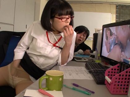 地味なメガネっ娘が会社でオナニーしてたからハメちゃった♪｜サンプル2