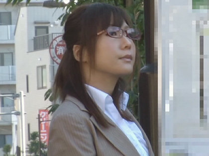 二穴責め潮吹き 車内で痴○レ○プされる女教師｜サンプル画像2