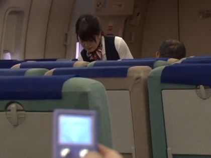 飛行機で巨乳CAを大量潮吹き中出しイカセ｜サンプル4