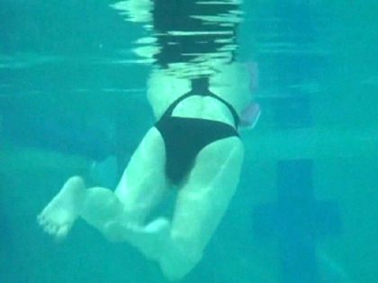 爆乳・巨乳・ロリっ子！プールでバイブ██される5人｜サンプル3