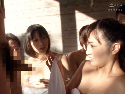 3組の母子が混浴風呂で連続中出し♪｜サンプル1