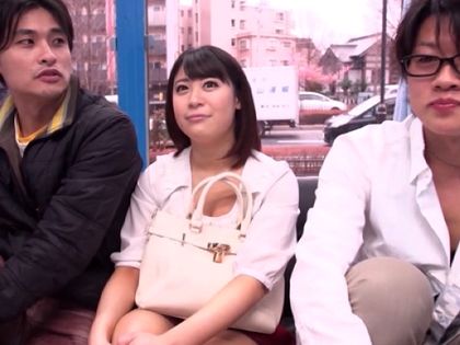 外には旦那が！マジックミラー号で義弟と生ハメしちゃう人妻たち｜サンプル1