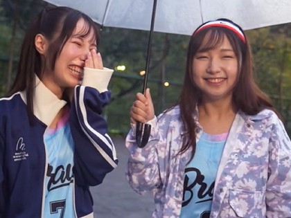 スポーツ街コンで乱交♪WパイパンJDが中出しされちゃう☆｜サンプル画像1