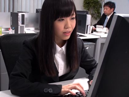 デリヘル嬢が会社の同僚!?脅してハメたら中出しできちゃった｜サンプル1