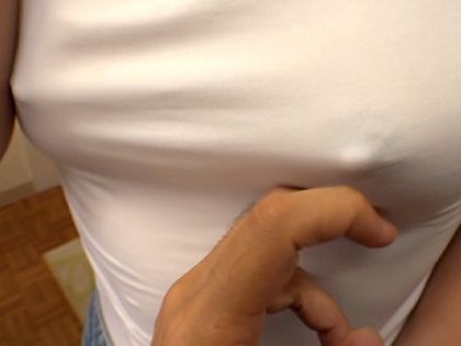 「もっと見て♪」ノーブラ透け乳首で迫る女子大生たち｜サンプル2