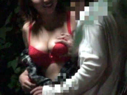 青姦カップル盗撮!!巨乳を揺らし大胆SEX｜サンプル5