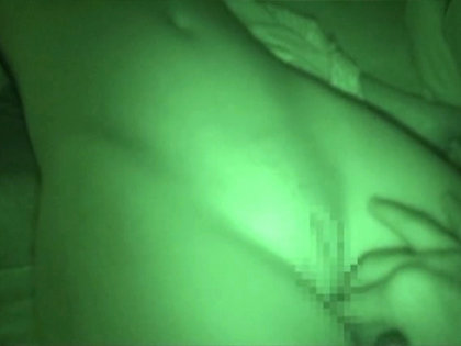 寝てる妹にイタズラする夜這い兄｜サンプル3