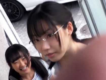 日焼けあとの残るパイパン団地少女と生ハメ！｜サンプル1