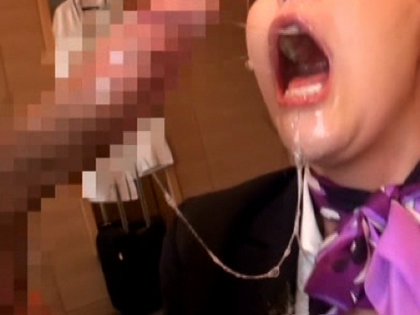 「おち○ぽ下さい…」調█され堕ちていく巨乳CA!!｜サンプル1