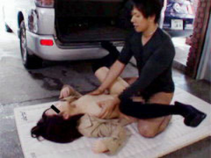 声を押し殺しバレないよう淫らに感じまくり…｜サンプル6