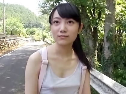富山でウワサのノーブラ乳首ぽっち少女を探せ☆｜サンプル画像1