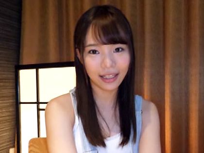 リモコンローターで羞恥散歩♪トイレでフェラ抜き＆拘束3P｜サンプル1