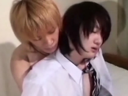 金髪クンに開発されちゃう制服少年