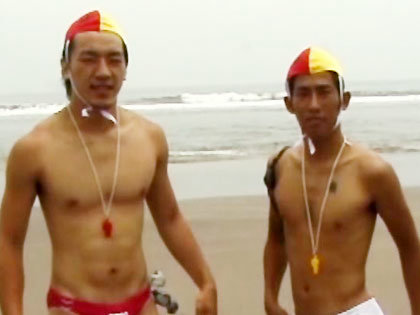 爽やか系ライフセーバーのビーチSEX