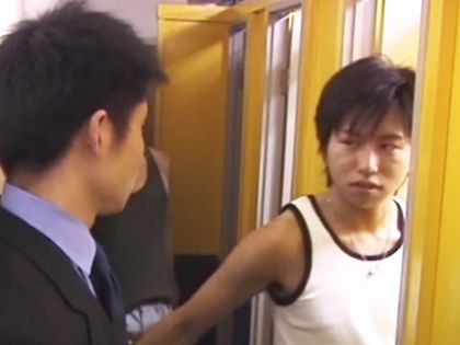 欲望の穴園 ラッキーホール付きハッテン場で3P