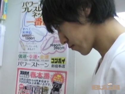 新宿二丁目のゲイショップで██された青年