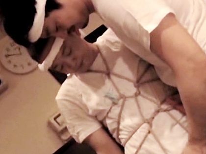 作業着の中は緊縛フンドシ!?変態な後輩をおしおき