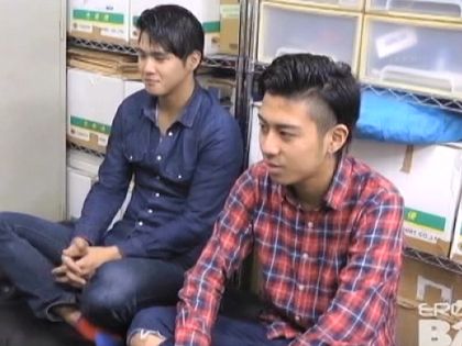 ルームシェアの男友達同士でシコり合い☆