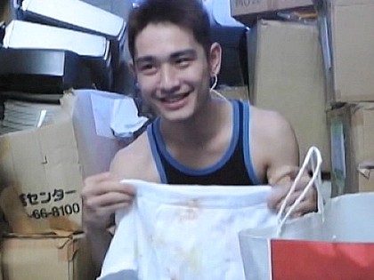 フェチに突っ走るブリーフ嗅ぎオナニー☆