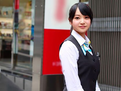 お金に困った携帯ショップの店員が制服姿でSEX♪