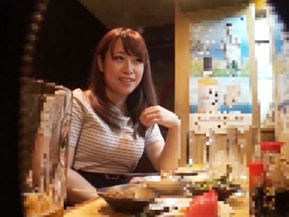 相席居酒屋で巨乳妻をナンパ♪カメラを仕掛けた自宅で中出しH