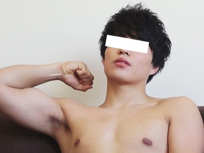 敏感ノンケ君がオナホで腰フリ☆男にシゴかれてドピュ