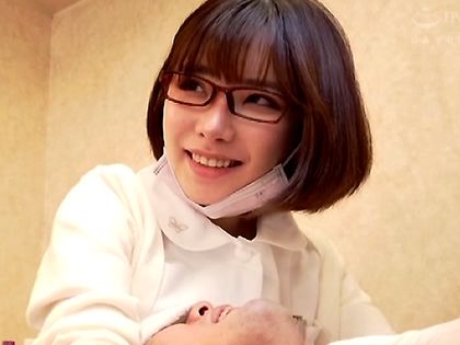 治療中で身動きできないボクにコッソリ痴女ってくる歯科衛生士