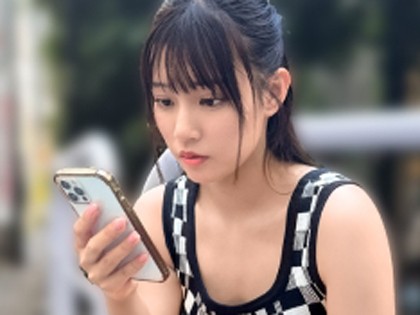 硬い表情に快感が表れる♪ハメ撮りも中出しもOKな立ちんぼ娘