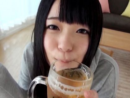 お酒も精子も飲んじゃう♪パイパンごっくん天使のドランクえっち