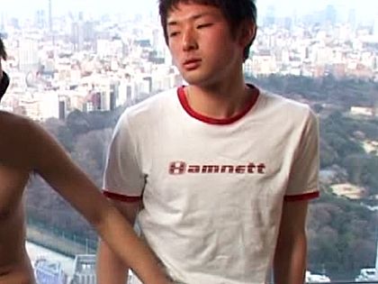 チクビ舐めでアエぐ感度バツグン男子に中出し