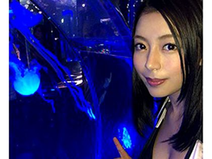 谷間がセクシーな港区女子と水族館デート＆ハメ撮り