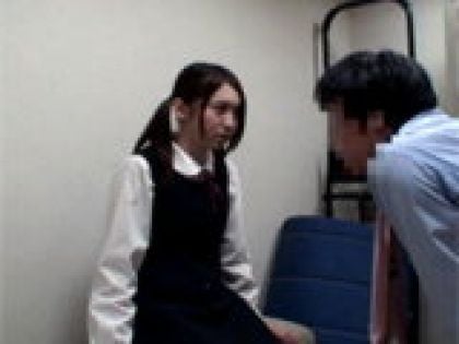 黙っといてやるからさ…!ロリ顔の制服娘とヤる!!