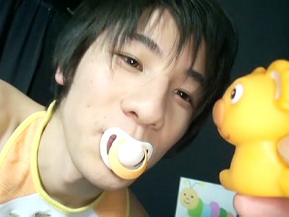 色白男子と赤ちゃんプレイでズボズボ♪