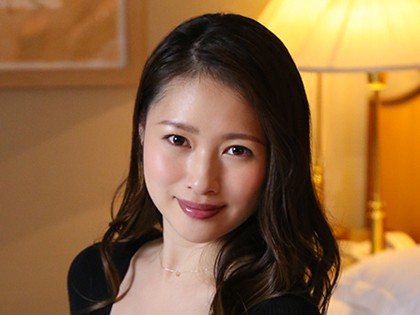 外国人の旦那を持つ人妻が日本のチ○ポに酔いしれる♪