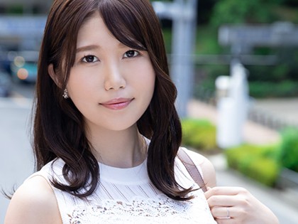 平凡な毎日に刺激を！興奮と巨乳への愛撫でパンツを濡らす人妻