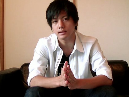 初めて男にフェラされる色黒男子