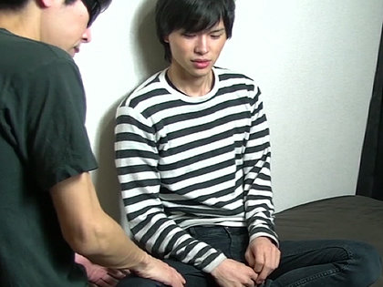 スレンダー好青年がフェラ&兜合わせで発射！