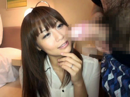 勃起チ○ポが目の前に！人妻達は我慢できない