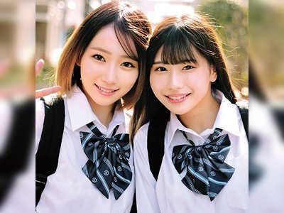 向かい合わせ立ちバックや並んで正常位♪スレンダーJK2人組と4P