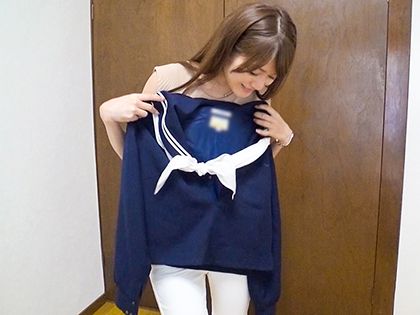 「学生時代の制服を見せて♪」素人娘のお宅でセーラー服SEX