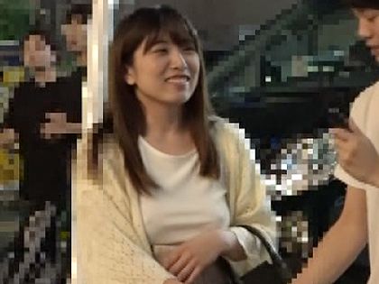 街中でノーブラ乳首ぽっちしてる子はヤれる!?