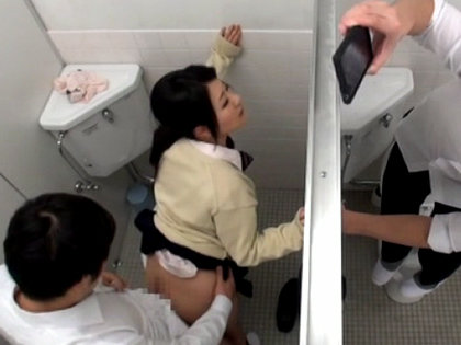 校内SEX隠し撮り映像で同級生JKをムリヤリ…