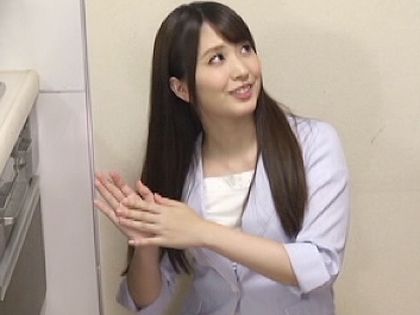 妻が近くにいるのに住宅展示場のお姉さんを襲っちゃう！