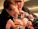 飛行機内で中出しFUCK！██されるイイナリCAたち
