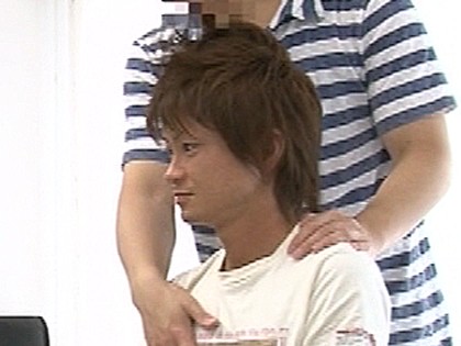 男に興味ないのに…面接中に掘られて悶える茶髪男子